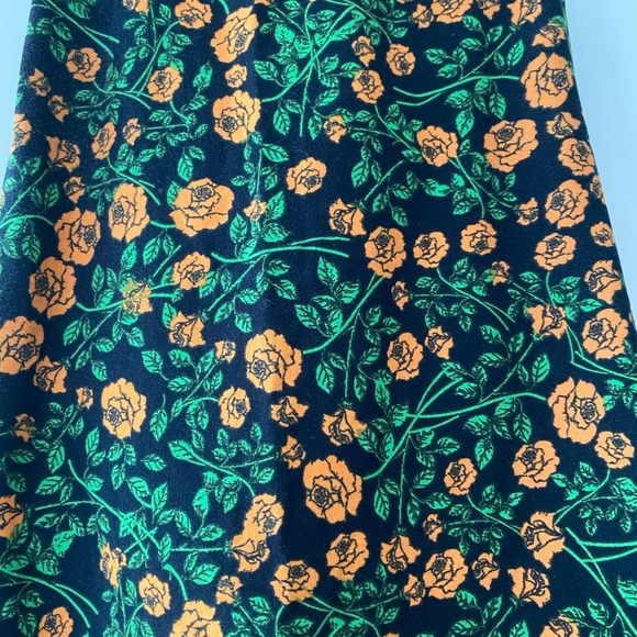 LuLaRoe Tall and Curvy Rose Pattern Leggings - Picture 3 of 4